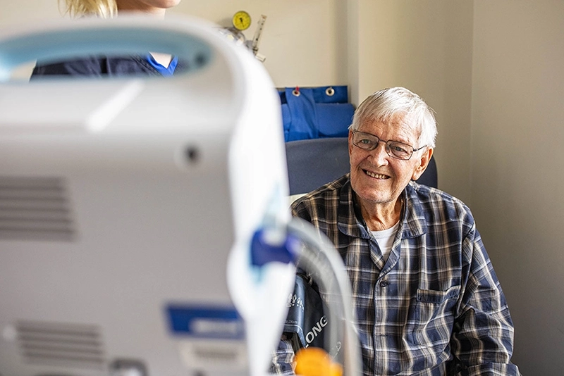 patient smiling at staff